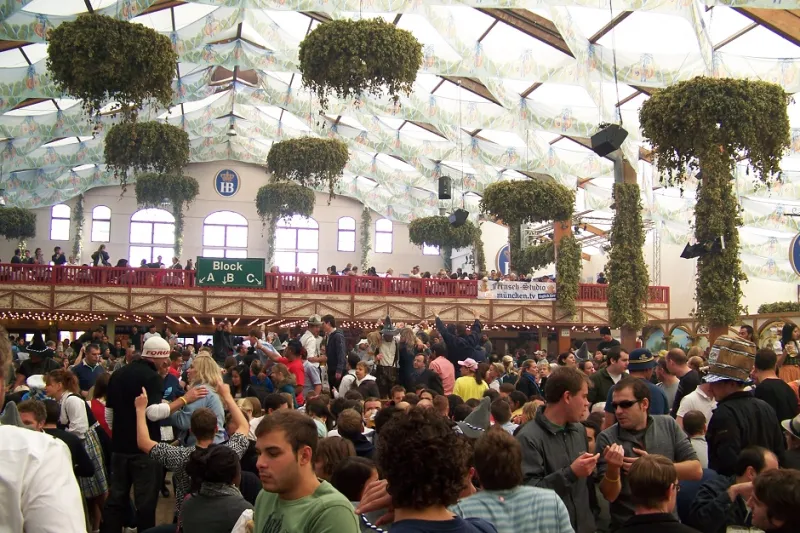 أيلول في ميونيخ شهر الطعام والشراب والرقص