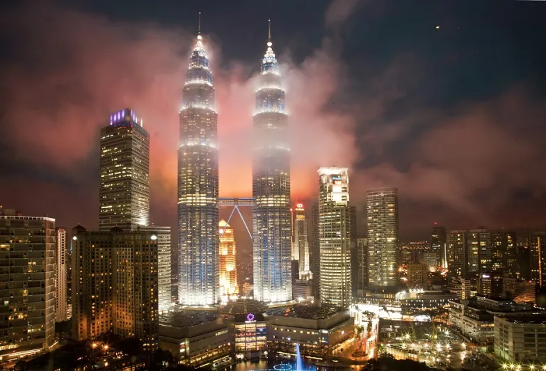 برجا بتروناس تتعدد الرؤية والمكان واحد