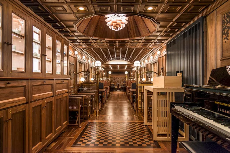 قطار السبع نجوم فخامةُ تعبر الأقاليم 