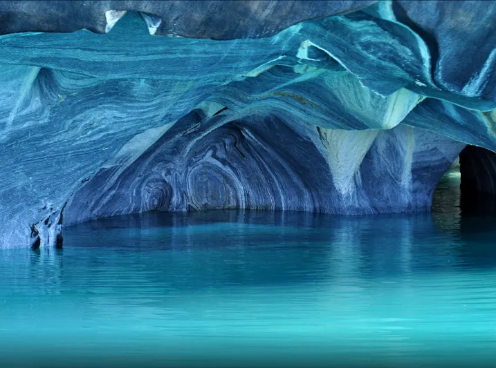 بحيرة جنرال كاريرا معجزة زمردية نحتتها المياه