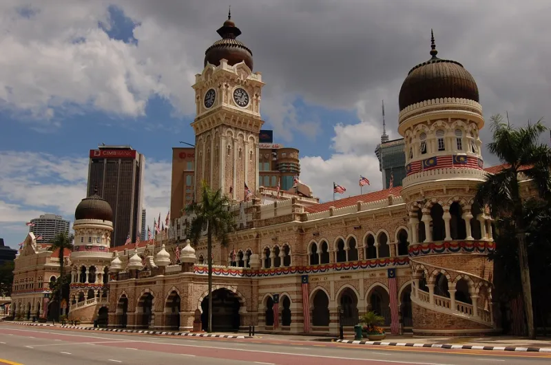 مبنى السلطان عبد الصمد المحاكم وراء تاريخه 