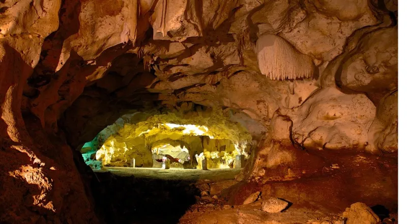 كهوف المغارة الخضراء عالم من المغامرة