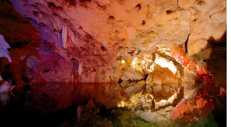 كهوف المغارة الخضراء عالم من المغامرة