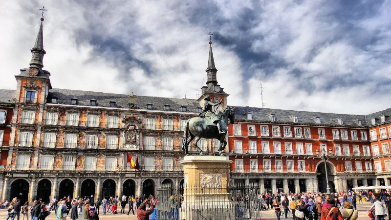 بلازا مايور قلب مدريد الهادئ