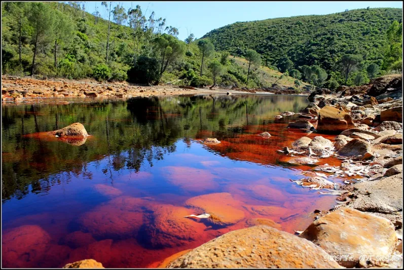 نهر ريو تينتو صبغة حمراء كالدم