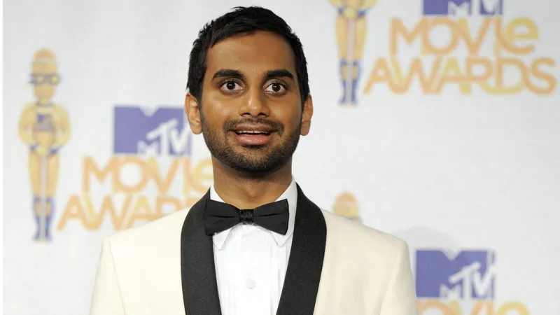 عزيز انصاري مثال الاناقة لأصحاب القامة المتوسطة