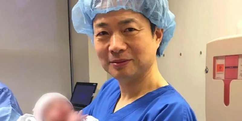 ولادة أول طفل في العالم من ثلاثة والدين