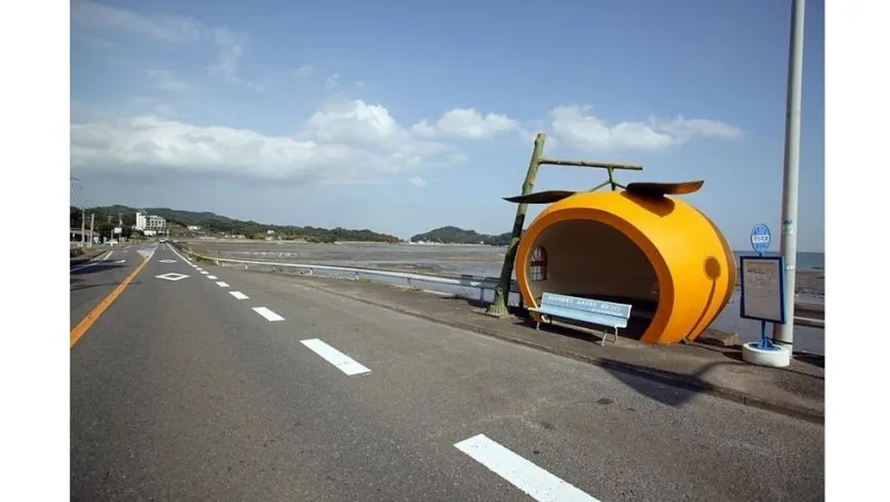 انتظر الباص داخل فاكهة