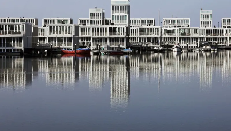 حي أيجبورغ في هولندا المباني كالقوارب