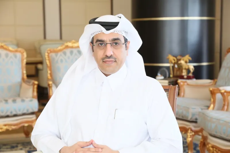 علي بن صميخ المري امارس هوايتي في الطائرة