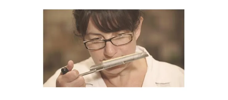 شركة تدفع لموظفة 30 ألف دولار تأميناً سنوياً على أنفها