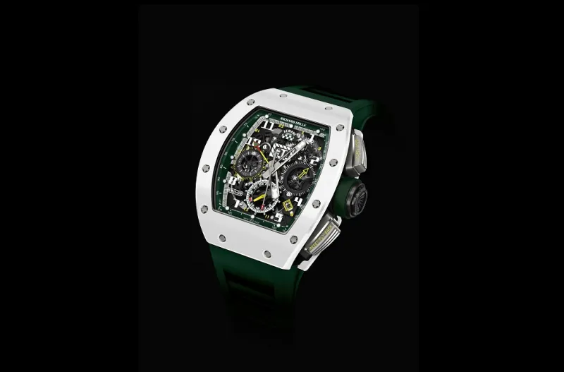 5  ساعات بتعقيدات رياضية لرجل المهمات الصعبة