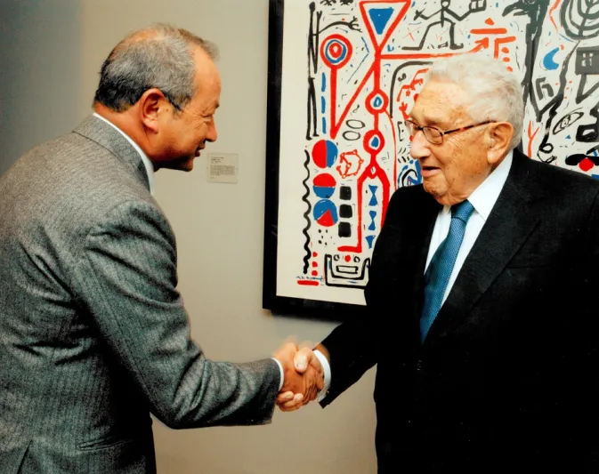  نجيب ساويرس لـ"الرجل" سأشتري جزيرة للاجئين 