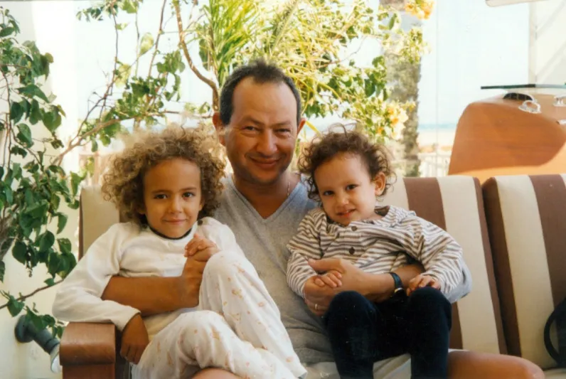  نجيب ساويرس لـ"الرجل" سأشتري جزيرة للاجئين 