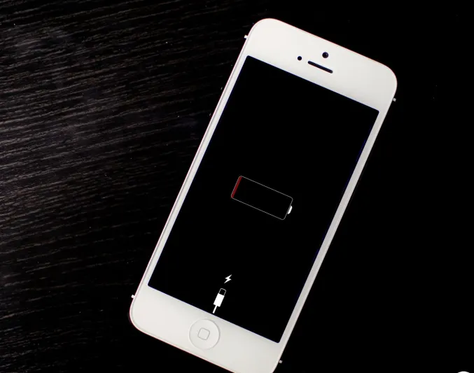 اشحن هاتفك بيدك فقط بدون كهرباء