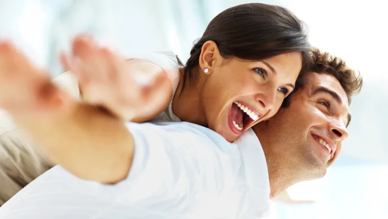 8 مميزات للرجل المرح تجعله مفضلاً لدى النساء