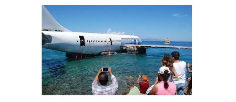 طائرة وسط البحر فزعٌ لن يطول كثيراً