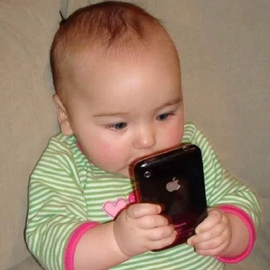 لكل الآباء مبادئ استخدام الأطفال للهواتف الذكية