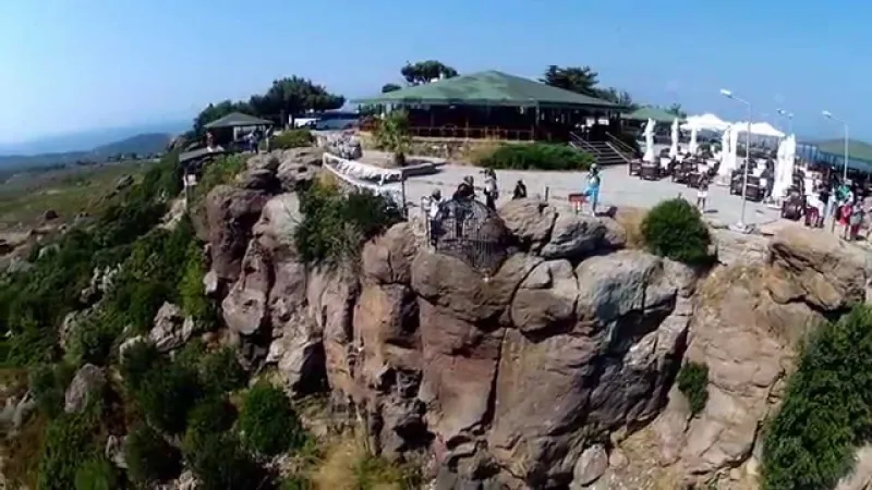 مائدة الشيطان نحن مع الشمس في أبهى حلّة