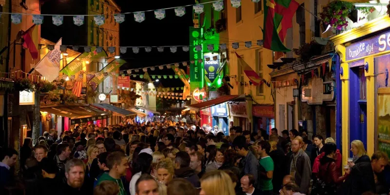 في غالواي الخريف فصل للضيف والكيف