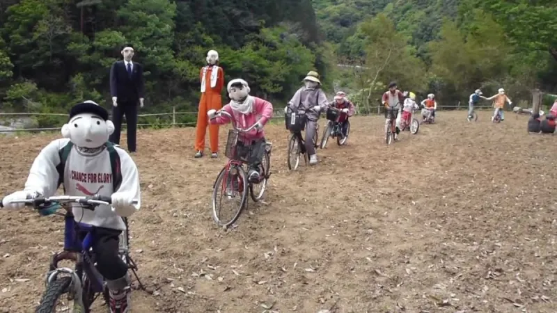 قرية ناغارو والدمى أكثر من البشر