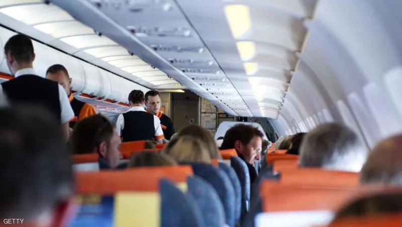 ماذا يحدث لو فُتح باب الطائرة أثناء الطيران