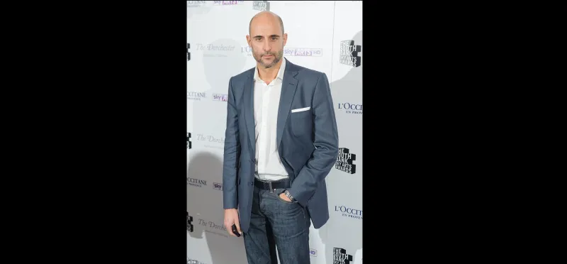 مارك سترونج  ومفاتيح الاطلالة الرصينة 