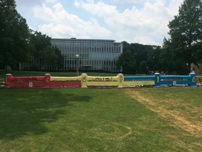 بيتسبرغ كارنيجي ميلون السياج الذي يحمل رسائل من سبعين عام 