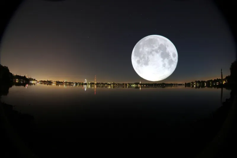 القمر يصل إلى أقرب نقطة من الأرض لم يصلها منذ عام 1948