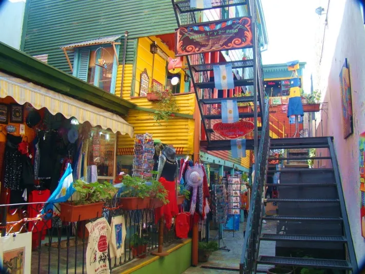 الألوان في لابوكا لوحات غارقة بالحسّ