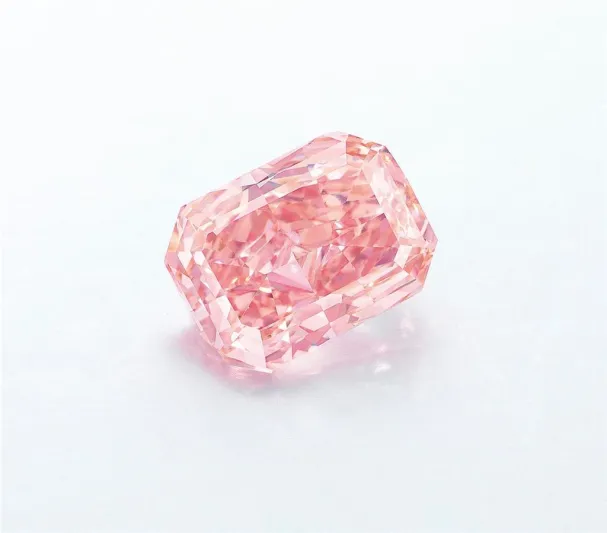 بيع ألماسة وردية اللون بمبلغ 18 مليون دولار عبر الهاتف