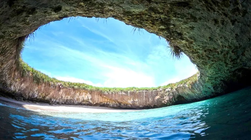 الشاطئ السري في المكسيك