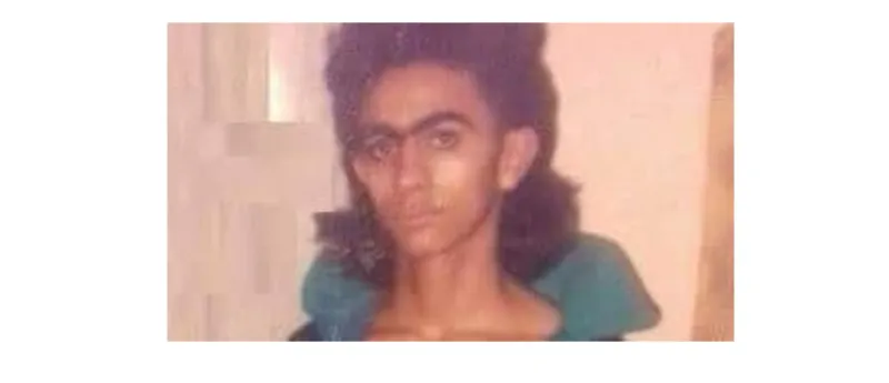 تامر حسني يرد على الساخرين من صورته القديمة