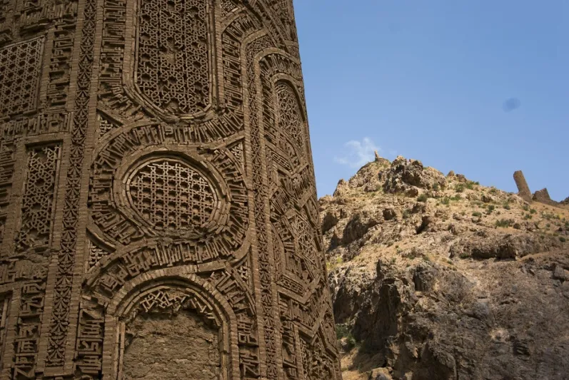 مئذنة جام صرح مذهل يتهدده الزوال