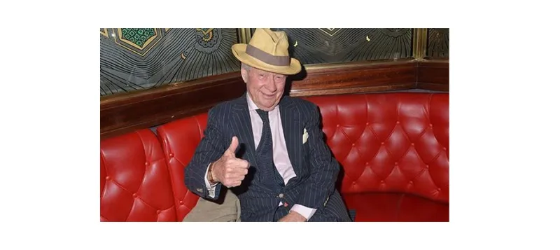  دايفيد هاملتون مصور بريطاني ينتحر بعد اتهامه باغتصاب قاصرات