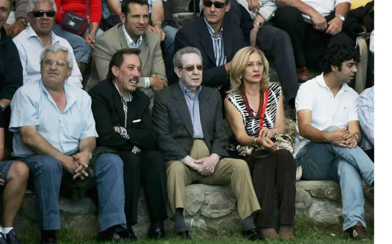 القصة الكاملة للثري أنطونيو فيرنانديز جعل كل سكَّان قريته مليونيرات