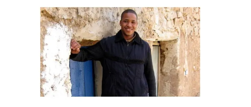 قصة مؤثرة عبدالرزاق عيدا عربي قطع مسافة 80 كلم بإيطاليا كي