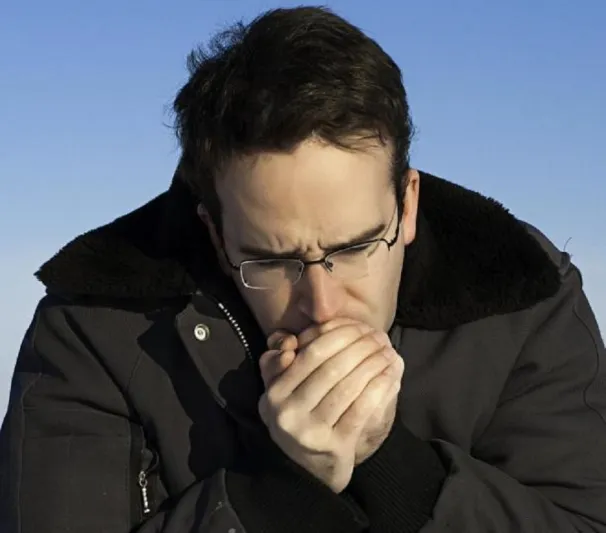 أتعاني من برودة اليدين ؟ اليك الاسباب 