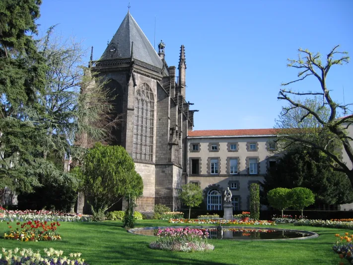 ريوم والزيارة إلى الريف الفرنسي