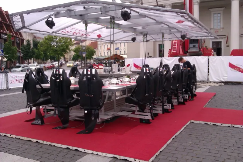 المطعم المعلق يعود إلى دبي 