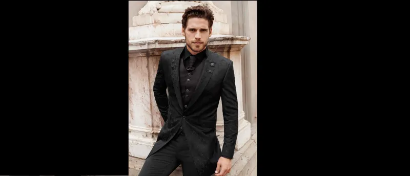 الايطالي سيمون بريداريول واطلالات تحاكي العريس الخليجي