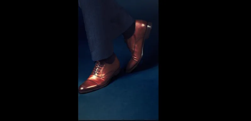 كيفية تنسيق الجوارب مع الحذاء للرجال