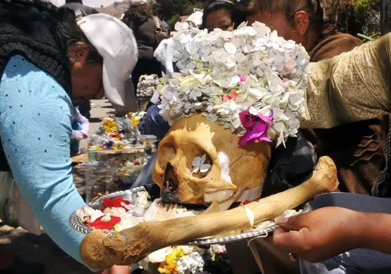 مهرجان الجماجم في بوليفيا مهرجان الجماجم في بوليفيا
