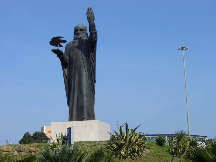 السر في تمثال دافنشي