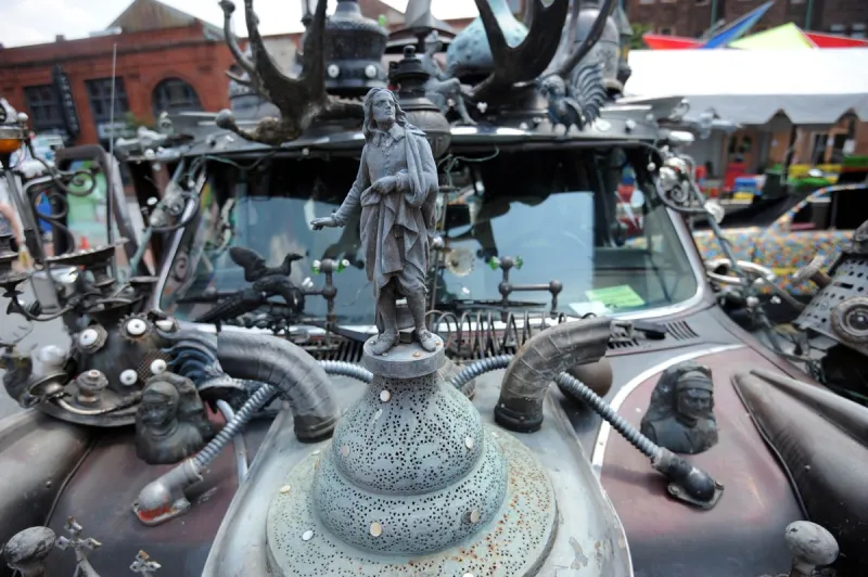 منزل فانداو كيف تحول الخردة إلى فن