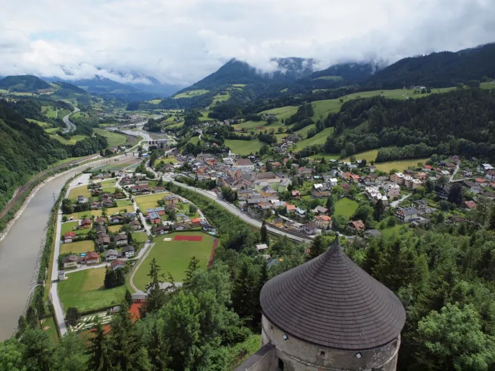 ويرفين مدينة القلعة المعمّرة
