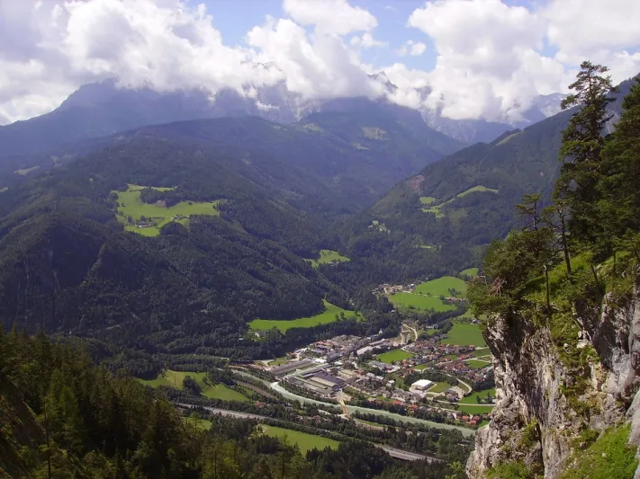 ويرفين مدينة القلعة المعمّرة