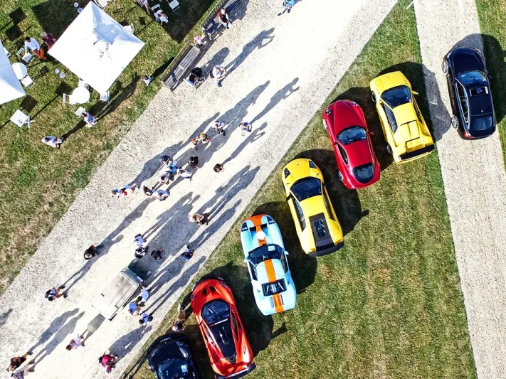 ملتقى شانتيلي للفنون والاناقة  صفحات ذهبية لأجمل السيارات