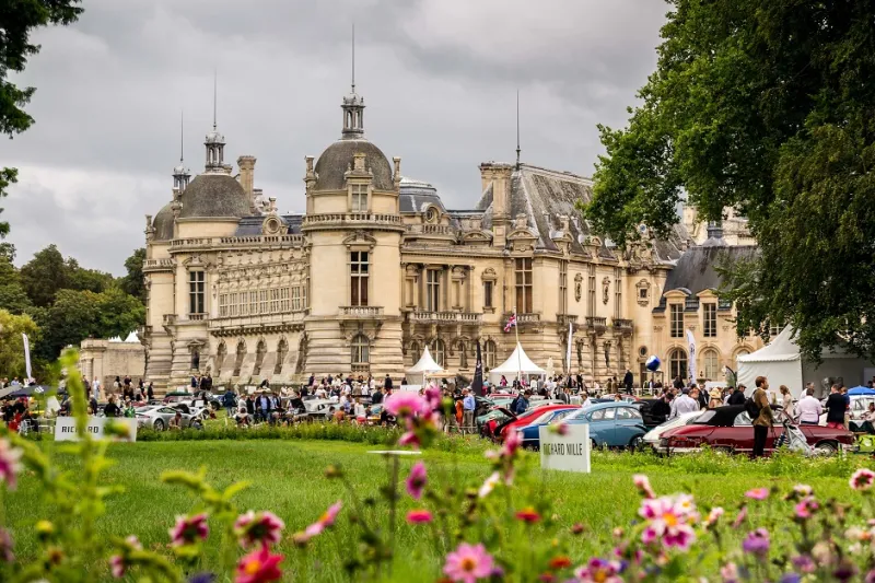 ملتقى شانتيلي للفنون والاناقة  صفحات ذهبية لأجمل السيارات