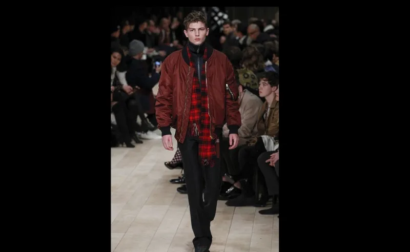 أناقة السبعينات تملي تصاميم الموسم